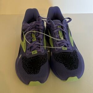 Brooks Launch 9 women’s sneaker. Purple, black & green. Size 8.5. NWT.